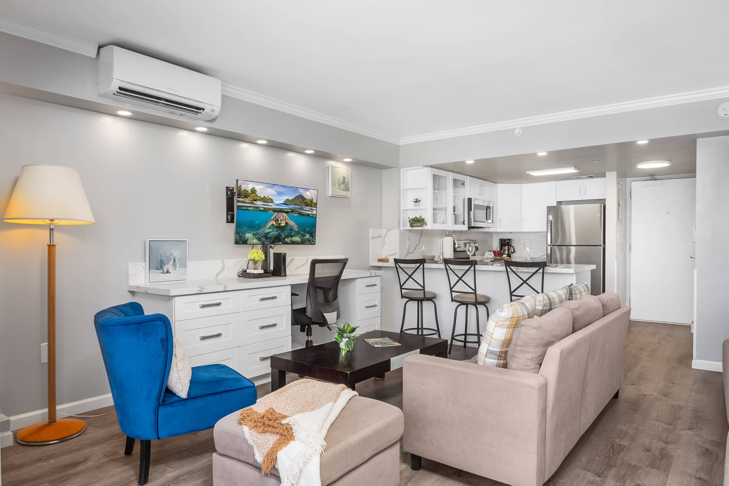Condo in Honolulu · ★4.7 · Studio · 2 beds · 1 private bath - Image 4