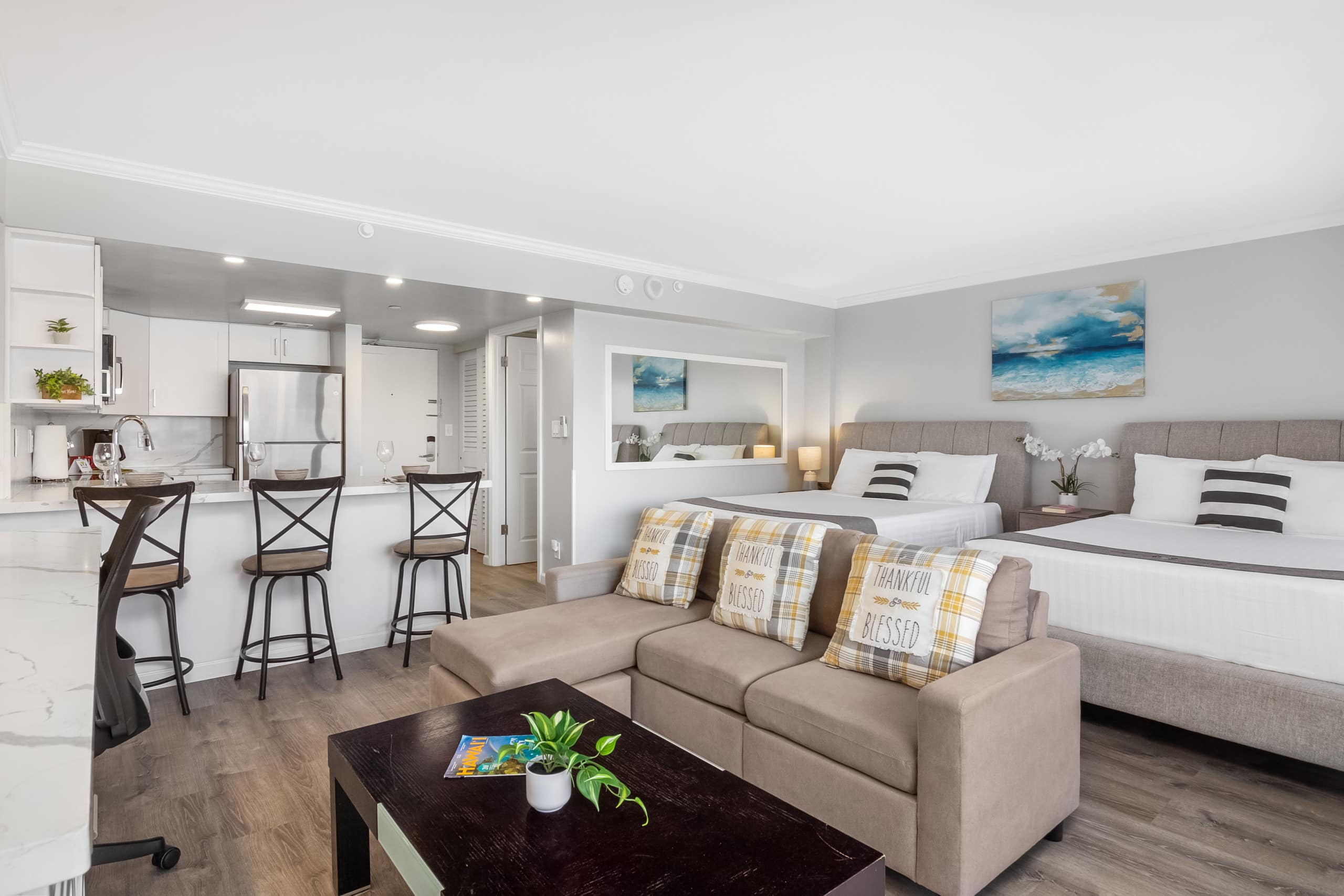 Condo in Honolulu · ★4.7 · Studio · 2 beds · 1 private bath - Image 3