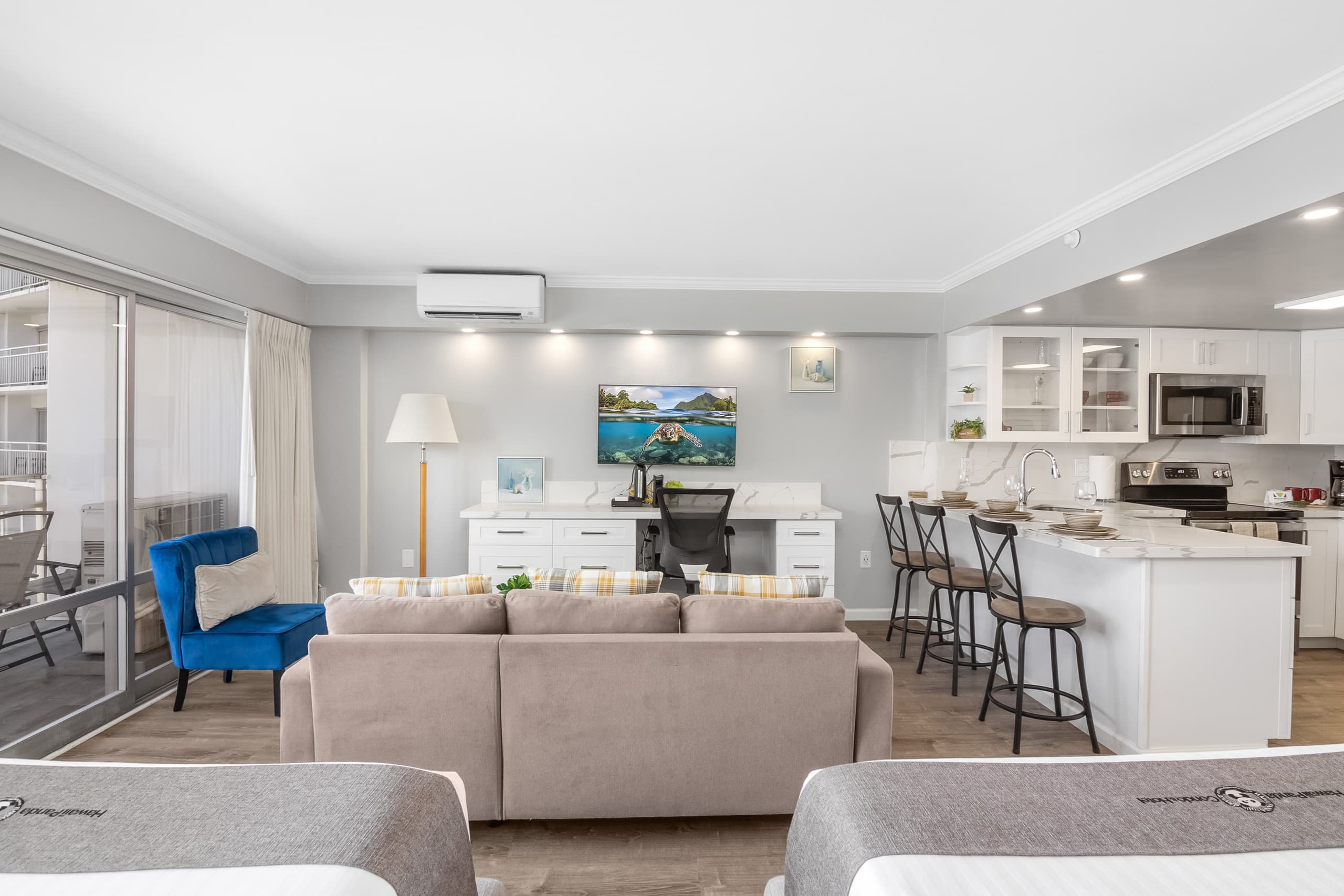 Condo in Honolulu · ★4.7 · Studio · 2 beds · 1 private bath - Image 2