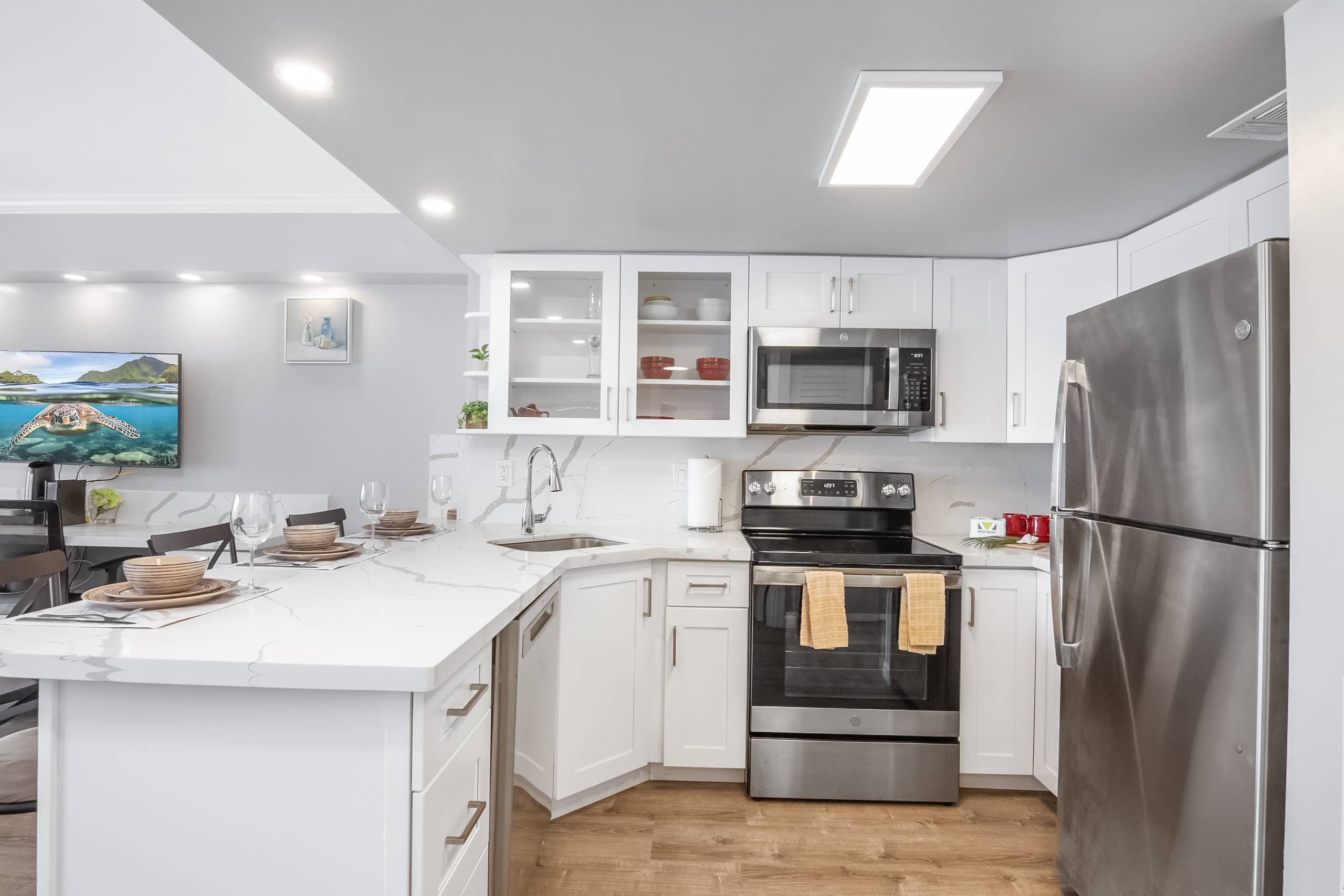 Condo in Honolulu · ★4.7 · Studio · 2 beds · 1 private bath - Image 10