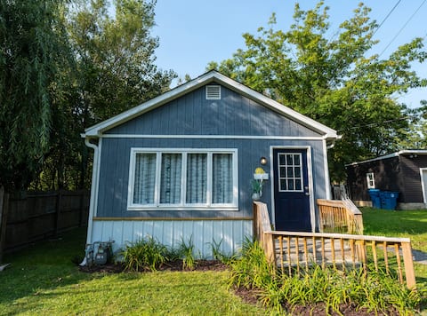 Crooked Cottage under 1 mile to beach on Lake Erie