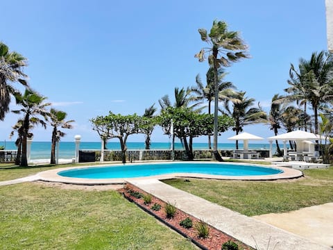 Beautiful CASiTA CORAL, with a garden and ocean view!