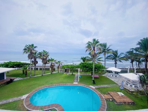 Wonderful BEACH HOUSE, with a garden and pool!