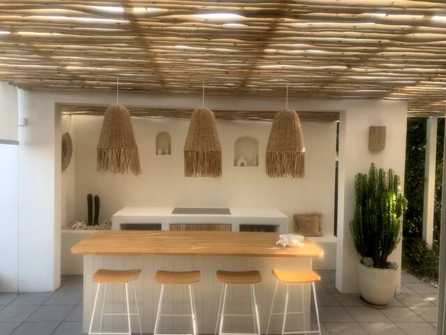 Salt Water Retreat By The Beach gallery image 2