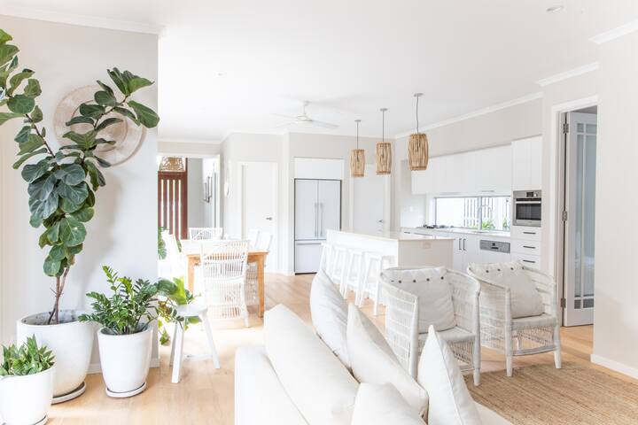 Salt Water Retreat By The Beach gallery image 4