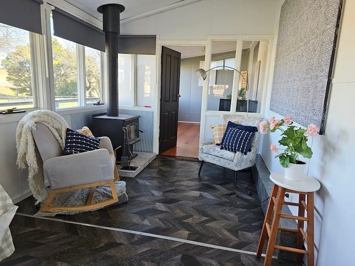 Trawalla Farmstay: House & Bar - Great For Groups - Canberra