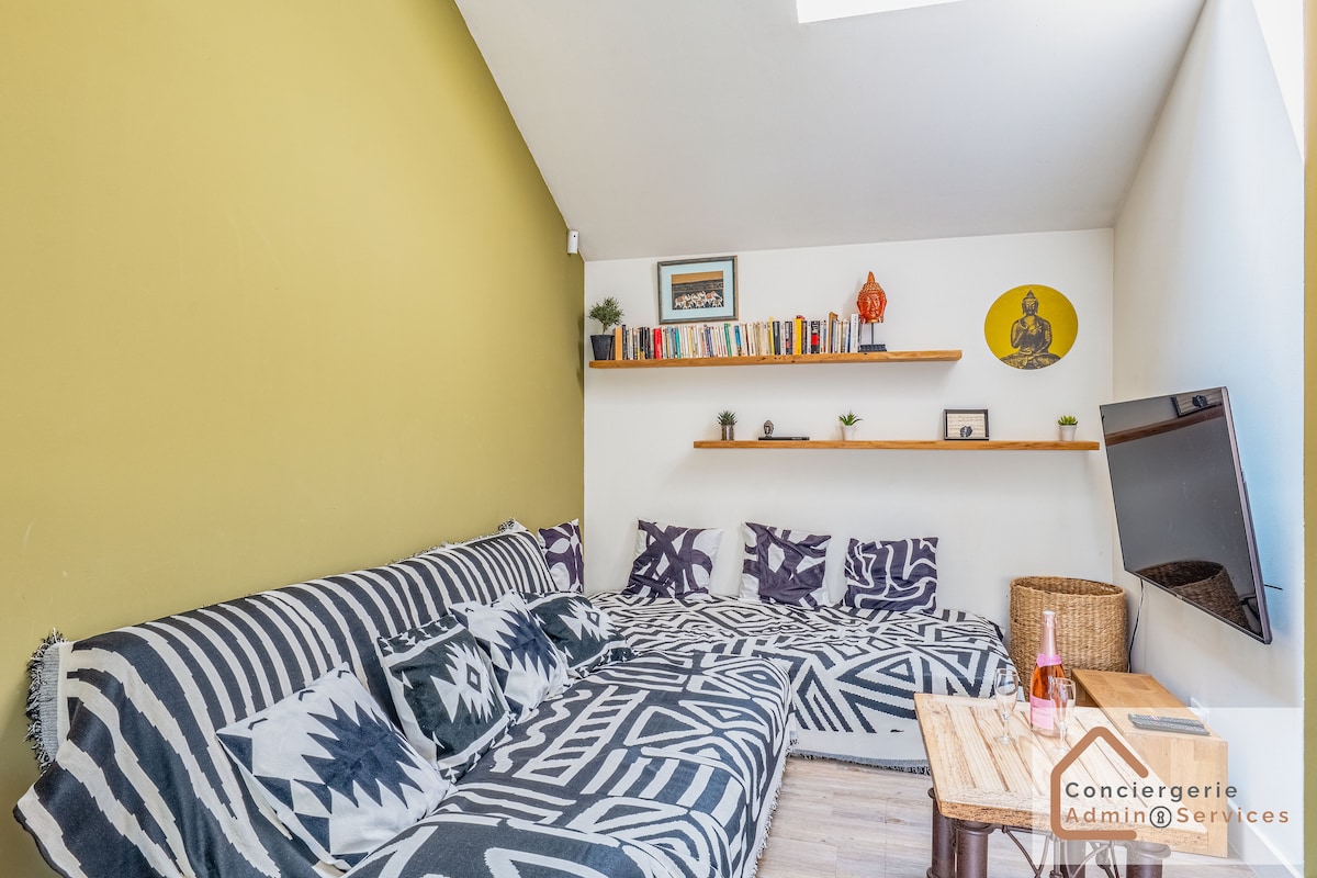 Top Airbnb: House with pool, close to metro and Eurexpo in Vénissieux