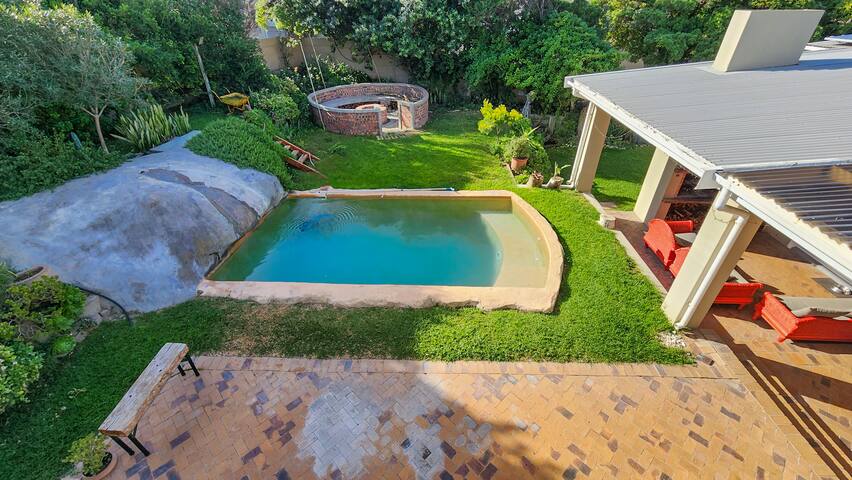 4 Bedroom House with Heated Pool