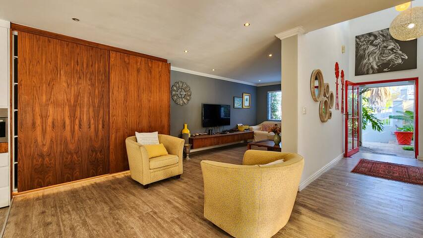 4 Bedroom House with Heated Pool gallery image 4