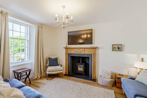 Top performing Airbnb: Coulter Cottage | Luxury home | Golf course views in Elie