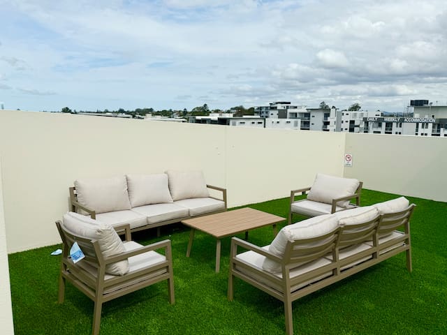 3BR Apartment Next to Westfield gallery image 2