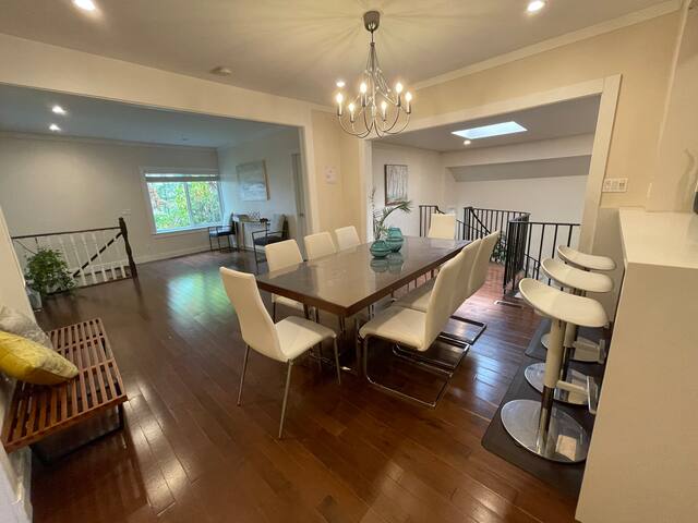 Amazing Pool Home – Free Parking gallery image 5