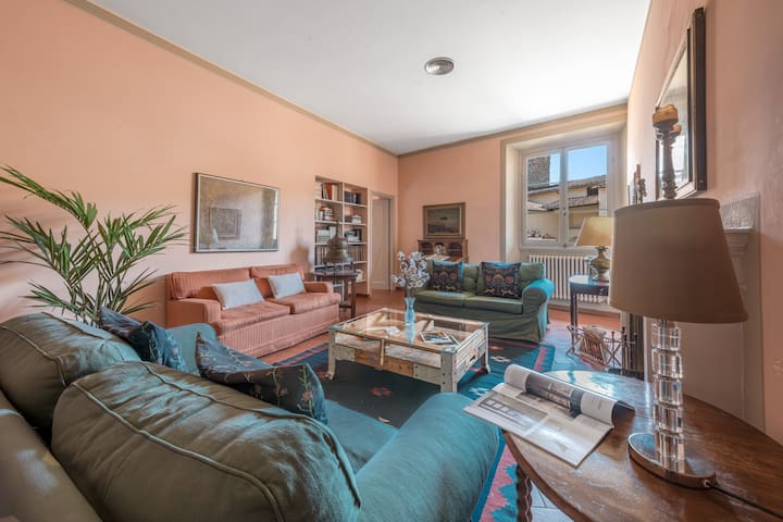 Vasari Flat, Florentine Getaway Near Ponte Vecchio