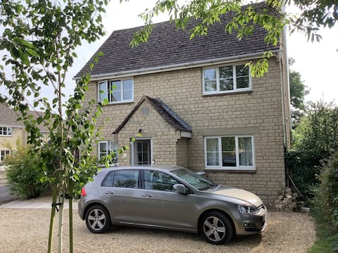 3 bed house in Cotswold village