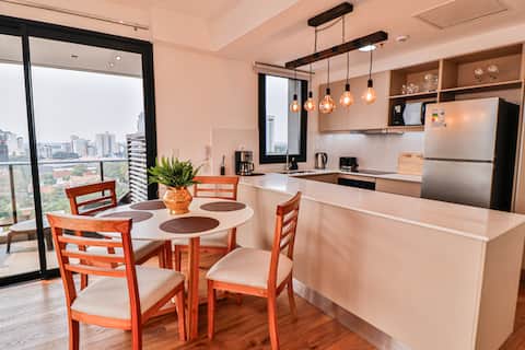 Large Apartment Just Steps from Shopping del Sol