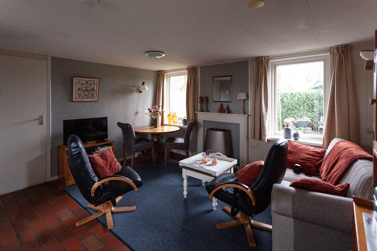 Successful Airbnb property: Cottage under the old oak tree in Wijk 01 Bosgebied En Krachtighuizen