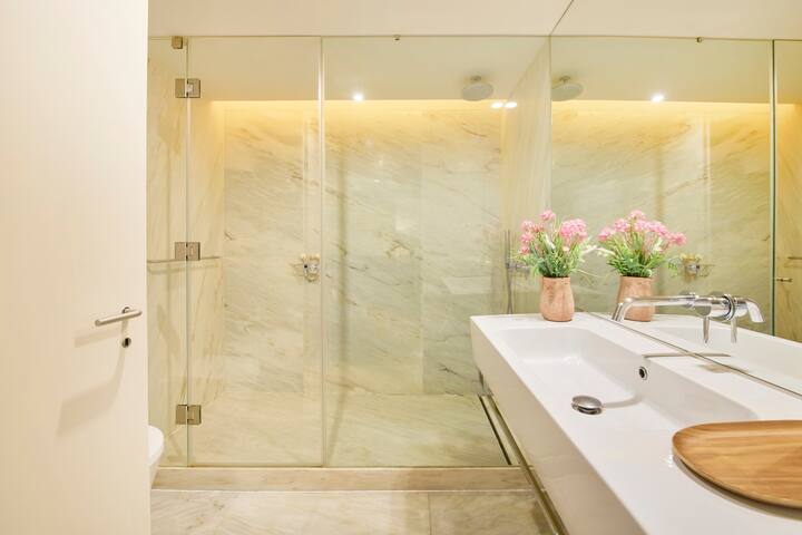 Time Out Market Apartment gallery image 5