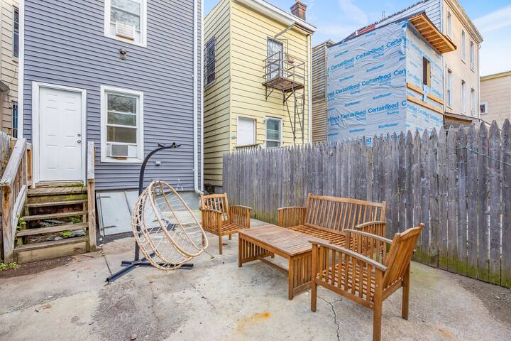 Newark’s Family House w/Patio and Game Room for 19 gallery image 5