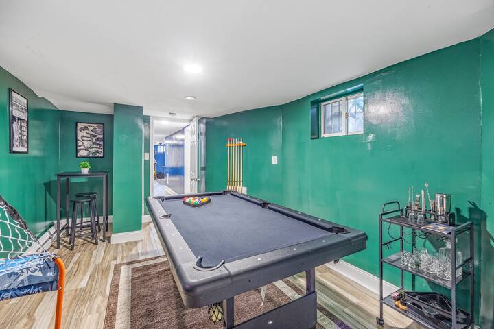 Newark’s Family House w/Patio and Game Room for 19 gallery image 3