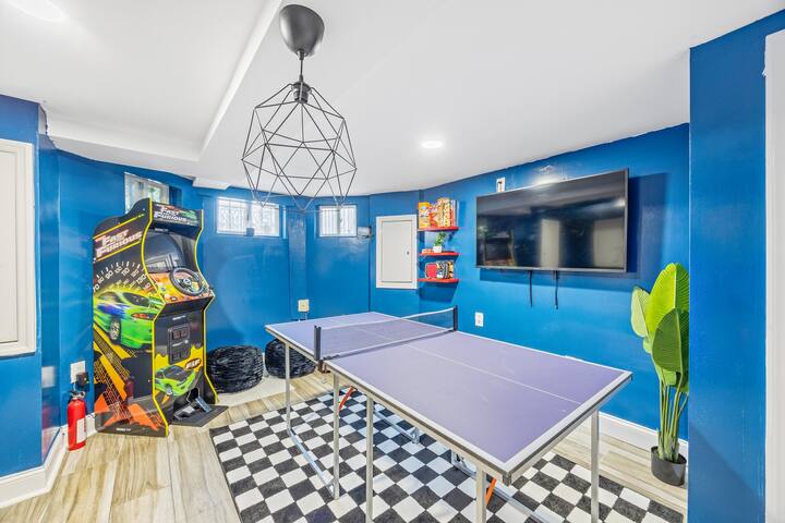 Newark’s Family House w/Patio and Game Room for 19 gallery image 2