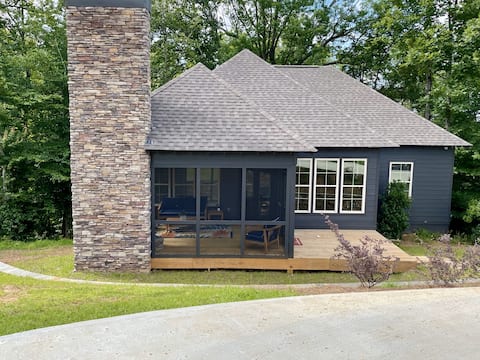 Cozy Cabin in Lake Community