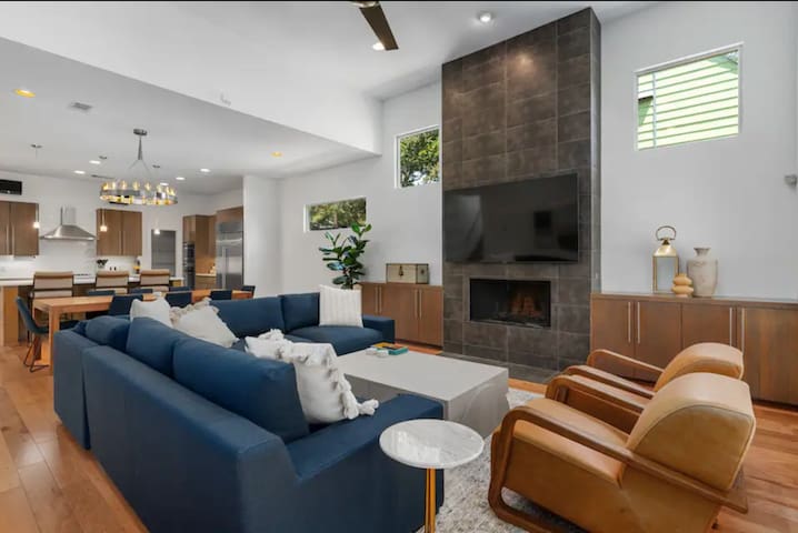 Soco Modern Luxury Home, Pool, near S. Congress