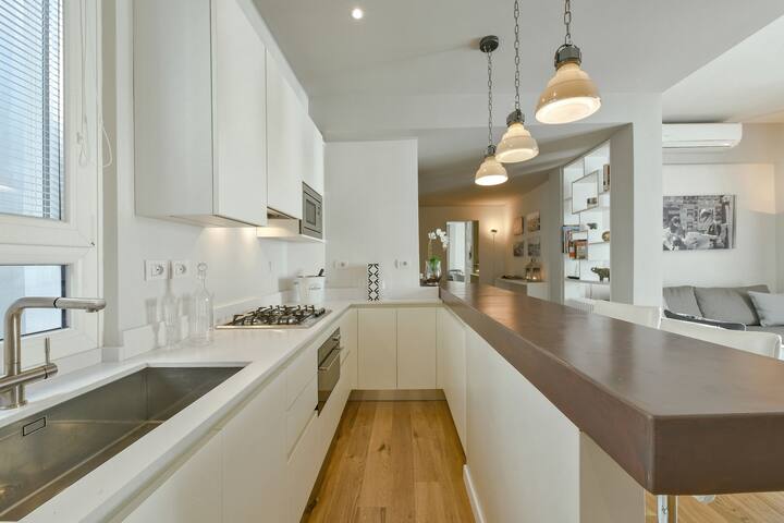 Ponte Vecchio Guelfo with balcony gallery image 4