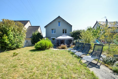 Spacious house with garden, close to amenities