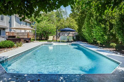 Luxury in Lenexa w/heated pool