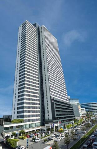 Cozy 2-Bedroom Apartment | Free Cleaning | Pool gallery image 5