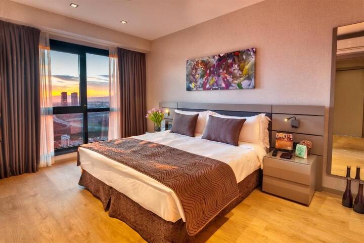 Cozy 2-Bedroom Apartment | Free Cleaning | Pool gallery image 3