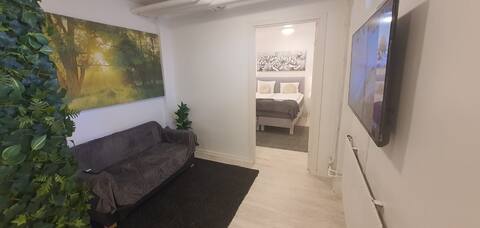 Top Airbnb: Beautiful basement apt, very private, close metro in Hässelby Vällingby