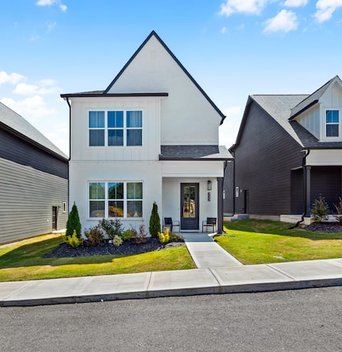 NEW Spacious & Updated 4-Bedroom