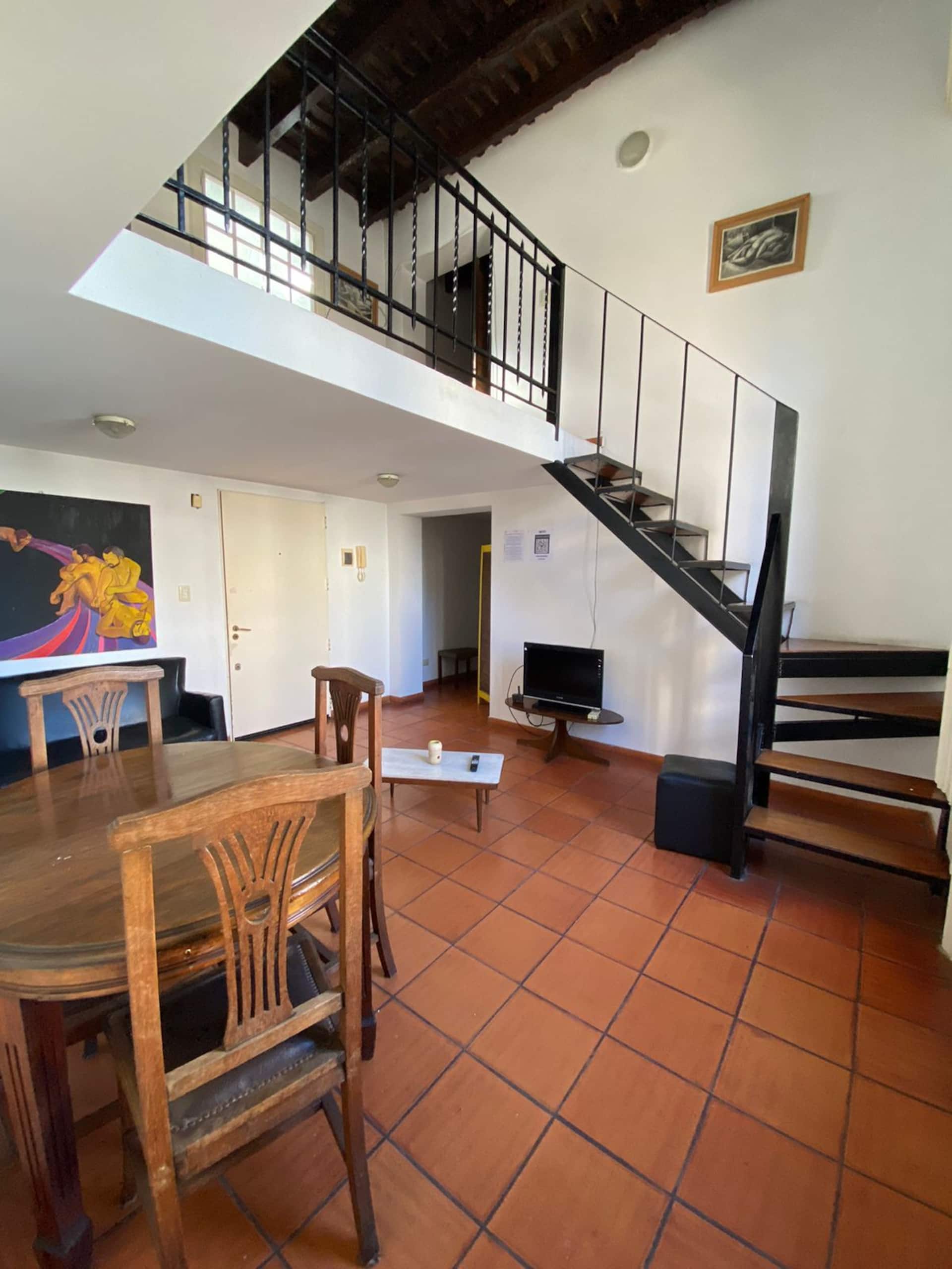 Departamento de 2 dormitorios en San Telmo esquina histórica