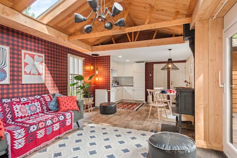 Hertenbronst within walking distance, cozy with wood stove!