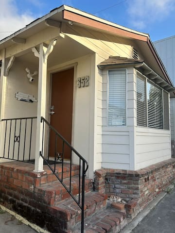Cozy Cottage on Beautiful Catalina Island gallery image 3