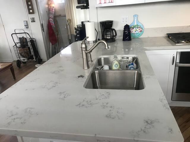 Cozy Cottage on Beautiful Catalina Island gallery image 5