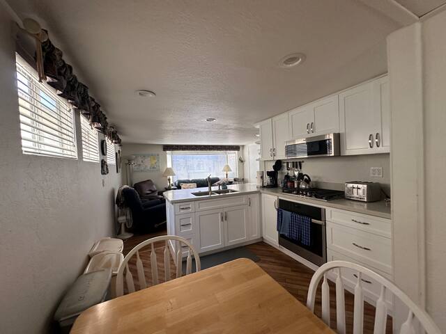 Cozy Cottage on Beautiful Catalina Island gallery image 4