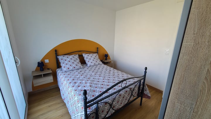 Soveværelse 3: 9 m²,       1 seng 140x190 cm,       1 garderobeskab