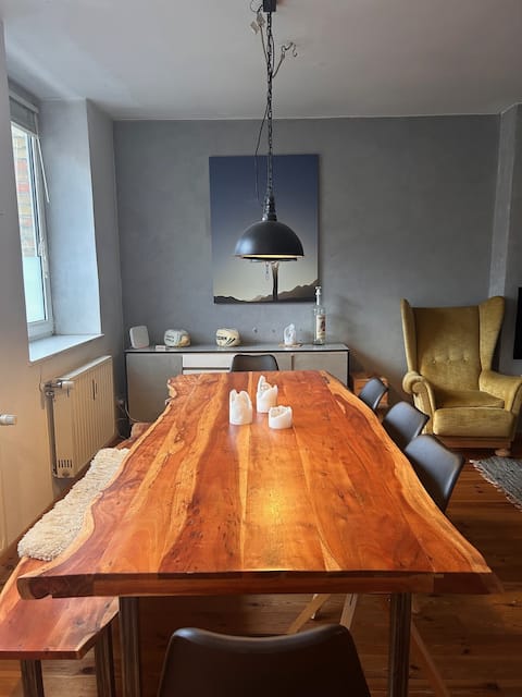 Quiet back house apartment