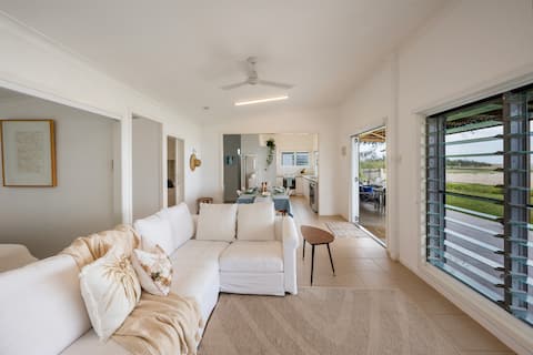 Driftaway-Absolute Beachfront LJHooker