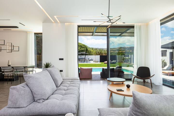 2 Luxury Villas w Nearby Beach! gallery image 5