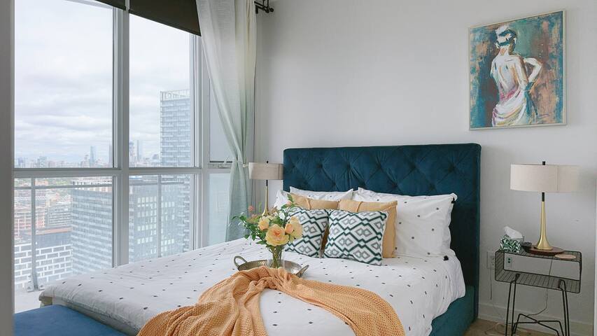 Charming Condo near CN Tower