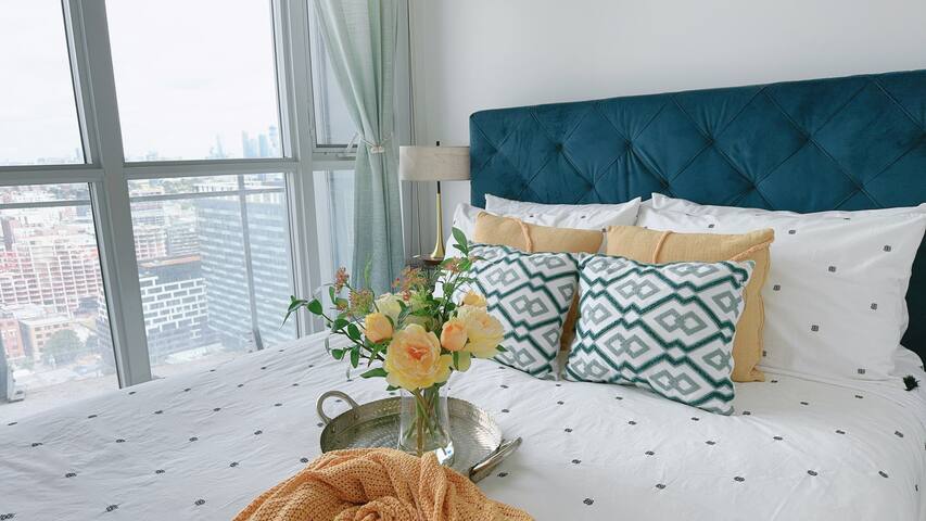 Charming Condo near CN Tower gallery image 5