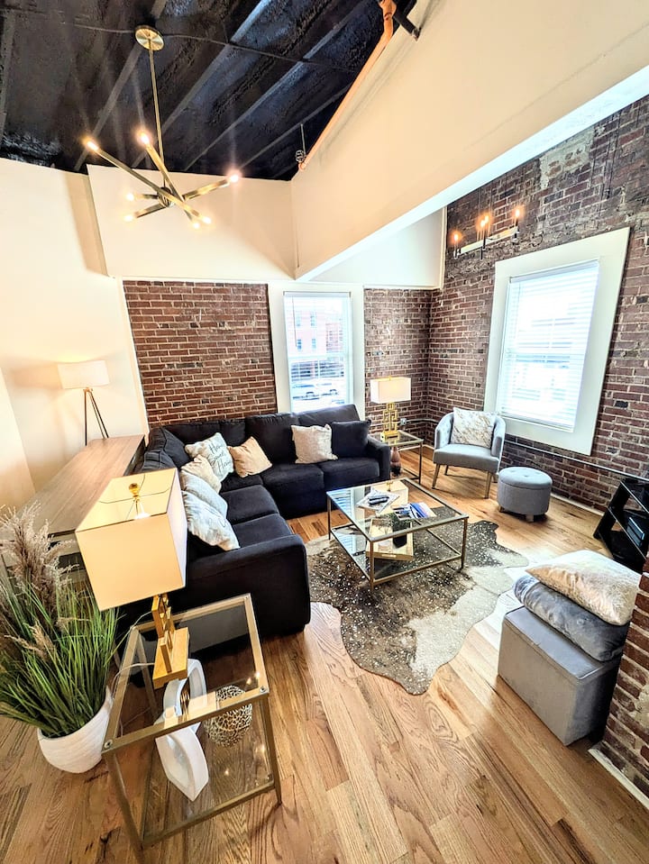 King's Court (Apt A)-luxury 3br W/ King Bed Dwntwn - Muscle Shoals, AL