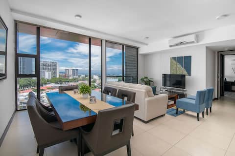 Rohrmoser Skyline Retreat: Your Private City Oasis