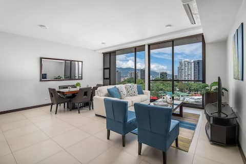 Rohrmoser Skyline Retreat: Your Private City Oasis