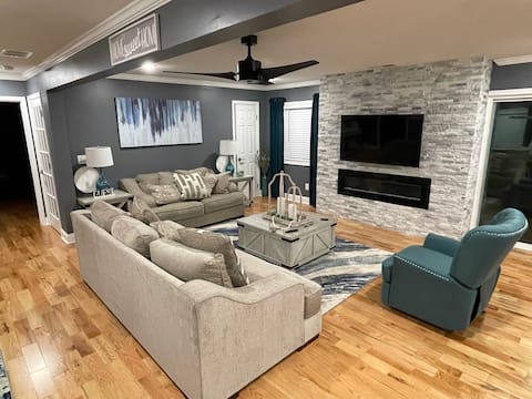 Popular Airbnb listing: Picturesque 4-bedroom Lakehouse in Stockbridge