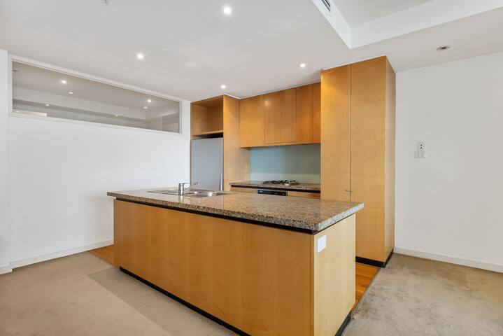 Lux Short Stay (3 Bedrooms) at Clarendon Tower gallery image 4