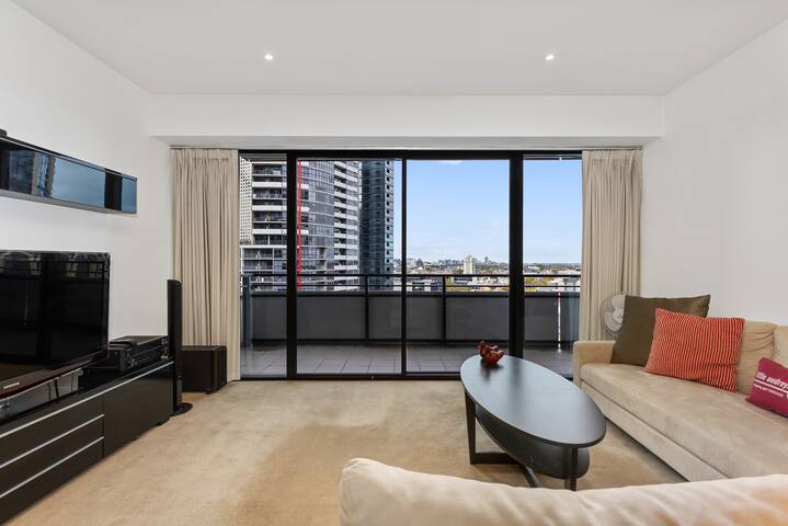 Lux Short Stay (3 Bedrooms) at Clarendon Tower gallery image 3